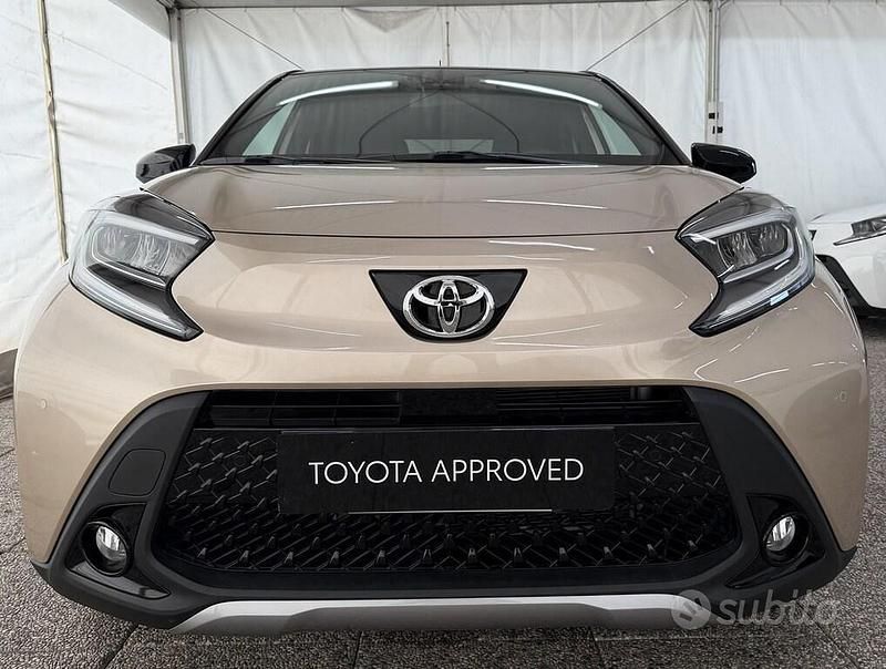 Usata Toyota Aygo X Lounge 72 CV (52 kW) 2023 Marrone SUV