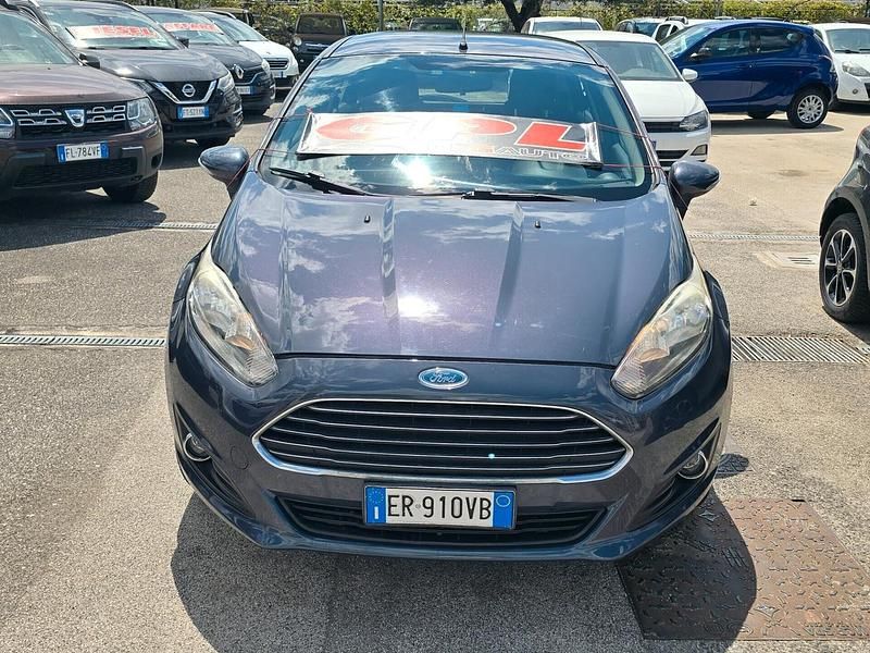 Usata Ford Fiesta Titanium 96 CV (70 kW) 2014 Grigio Utilitaria