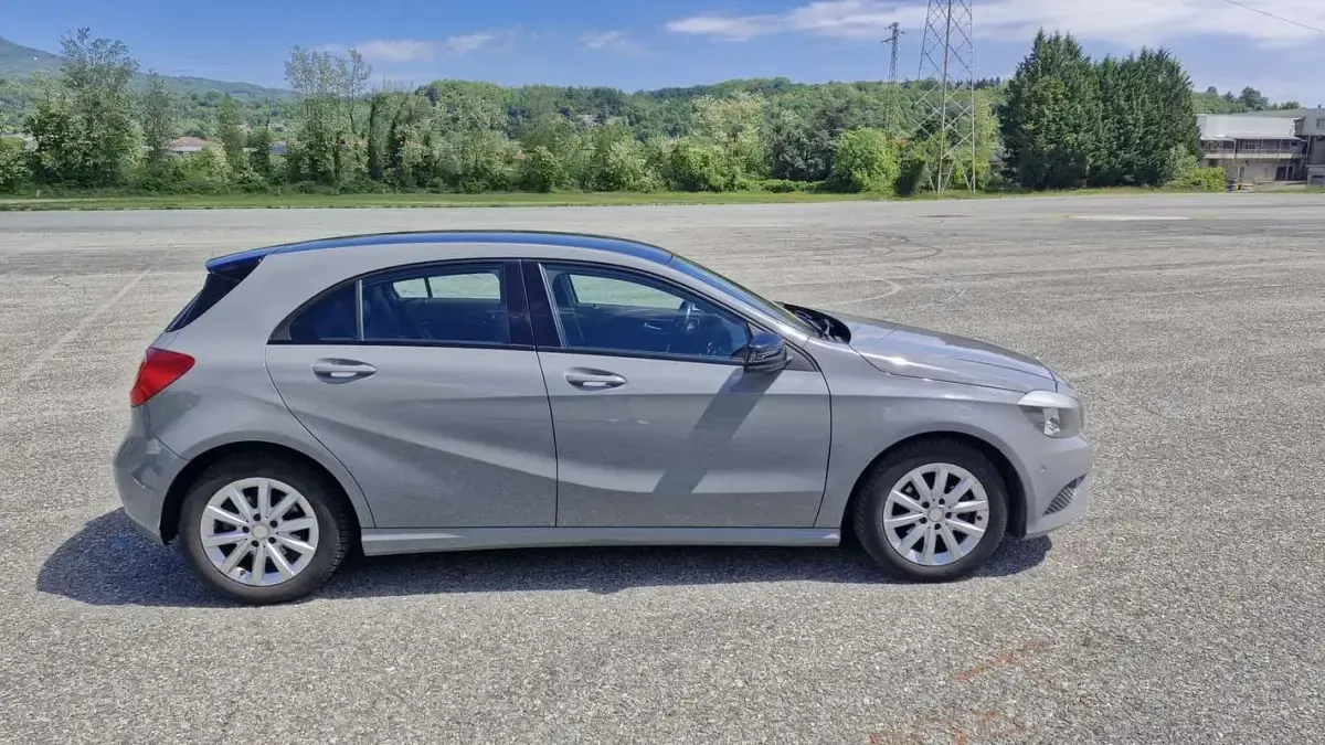 Usata Mercedes 180 Premium 109 CV (80 kW) 2013 Grigio Berlina