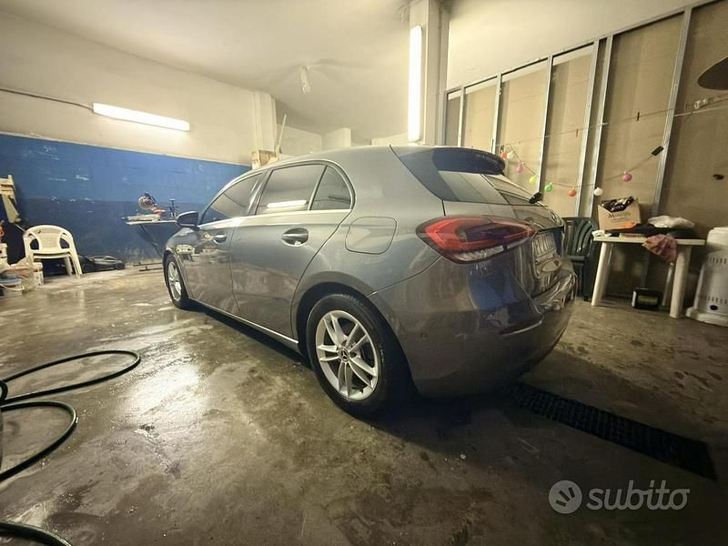 Usata Mercedes A180 136 CV (100 kW) 2019 Grigio Berlina