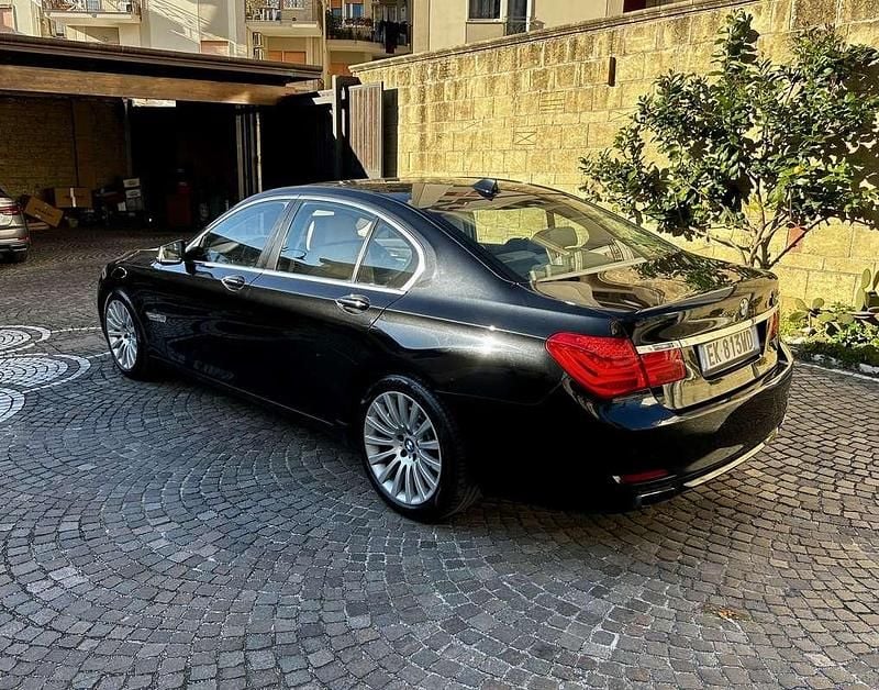 Usata BMW 740 306 CV (225 kW) 2012 Nero Berlina