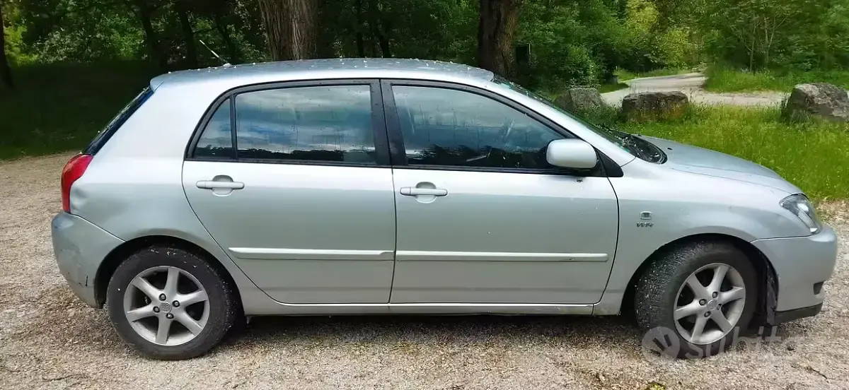 Usata Toyota Corolla 97 CV (71 kW) 2003 Grigio Berlina