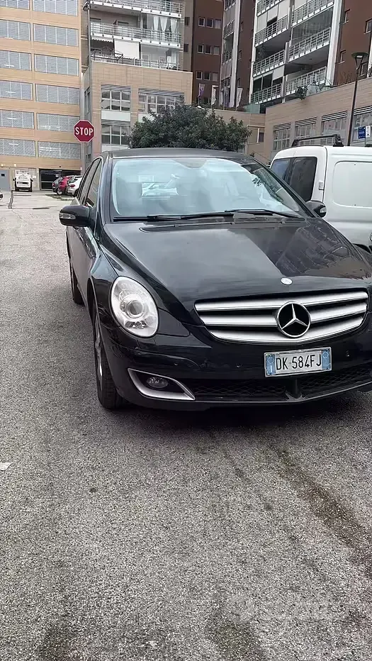 Usata Mercedes R320 224 CV (164 kW) 2007 Nero Station wagon