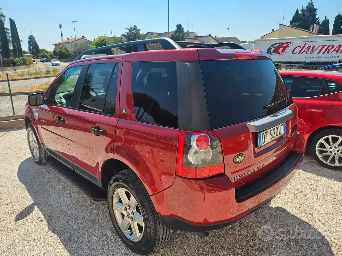 Usata Land Rover Freelander 2 HSE 160 CV (117 kW) 2009 Rosso SUV