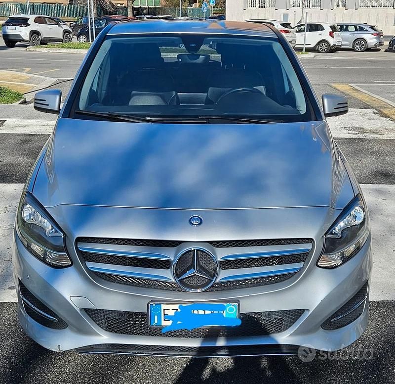 Usata Mercedes 180 Premium 2015 Grigio Berlina