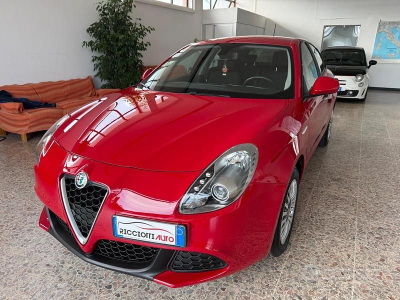 Rosso Usata 2020 Alfa Romeo Giulietta Due volumi | 15.000 € (Buon prezzo) - Immagine 1/4