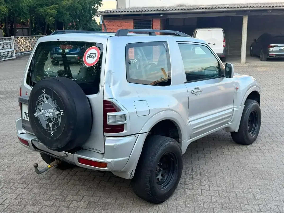 Usata Mitsubishi Pajero 164 CV (120 kW) 2000 Grigio SUV