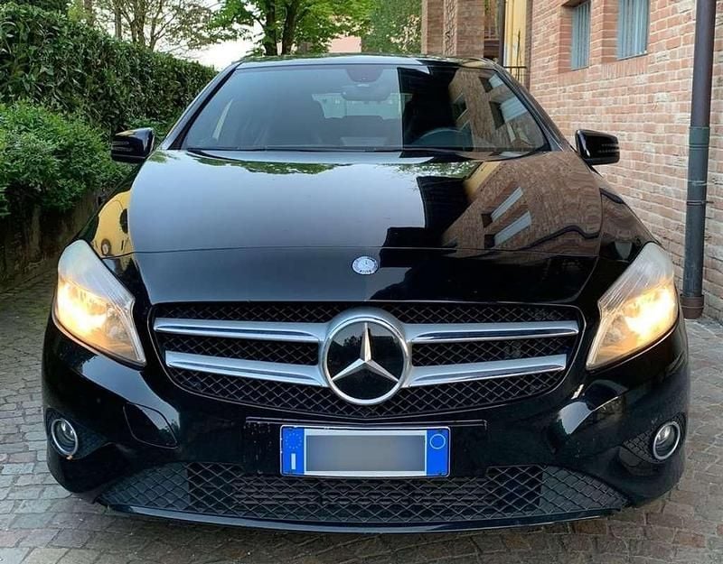 Usata Mercedes A180 109 CV (80 kW) 2012 Nero Utilitaria