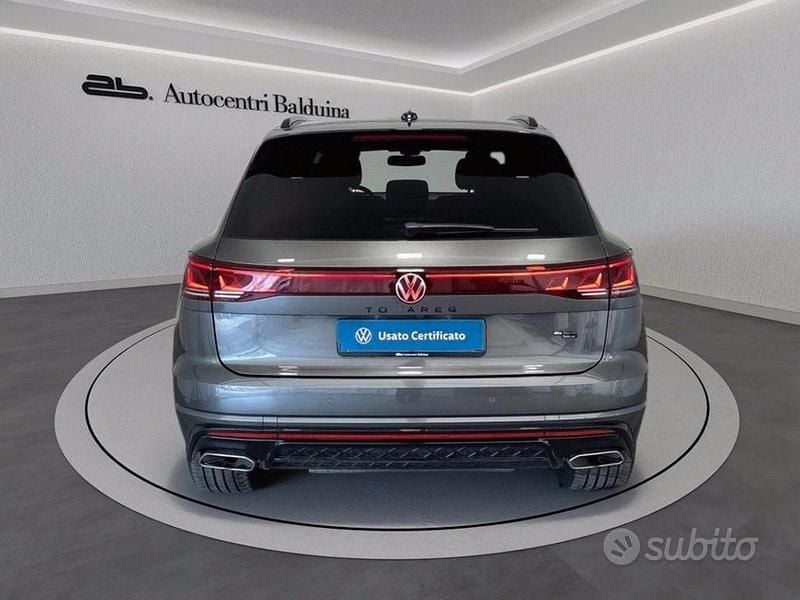 Usata VW Touareg R-line 231 CV (169 kW) 2024 Silizium grey metallizzato SUV
