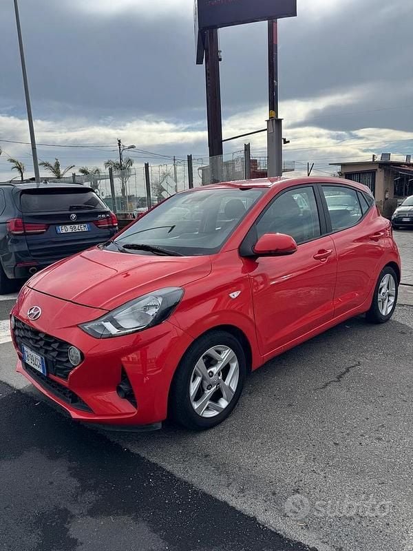Usata Hyundai i10 Prime 66 CV (48 kW) 2020 Rosso Utilitaria