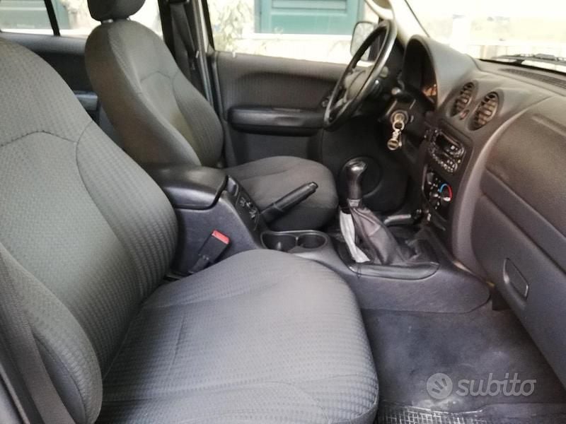 Usata Jeep Cherokee 143 CV (105 kW) 2002 Grigio SUV