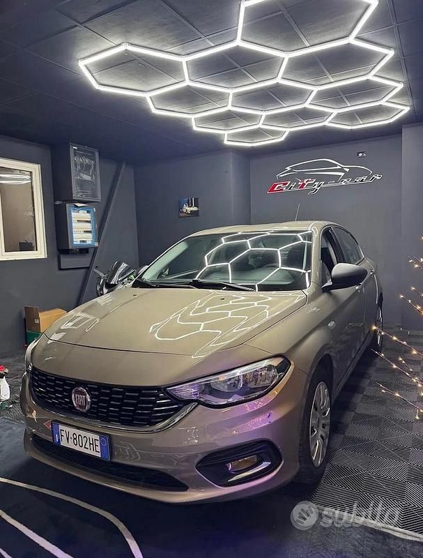 Usata Fiat Tipo Easy 95 CV (69 kW) 2019 Marrone Berlina