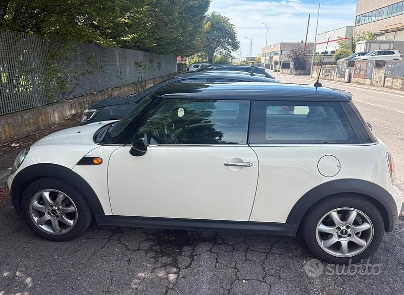 Usata Mini Cooper D 2008 Bianco Utilitaria