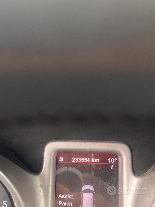 Käytetty Fiat Freemont 140 HP (102 kW) 2012 Musta Katumaasturi