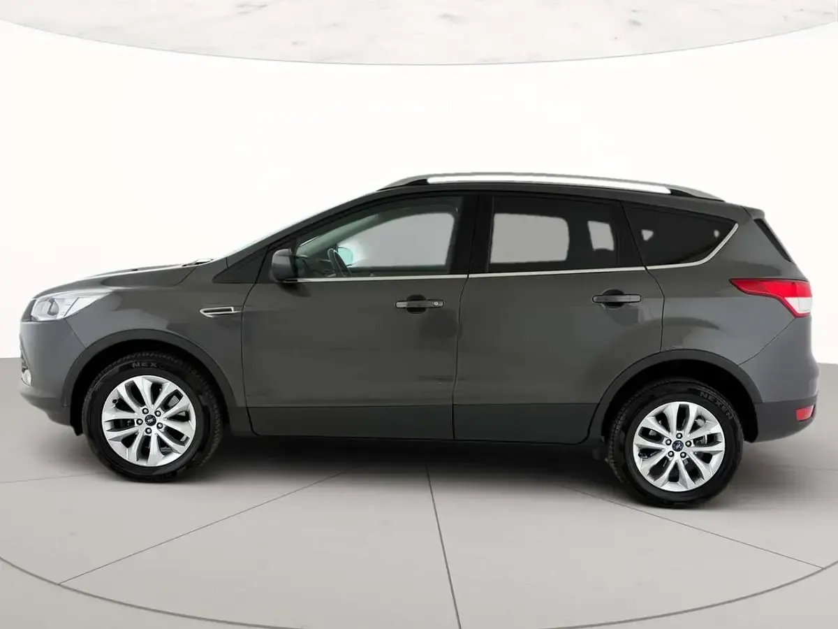 Usata Ford Kuga S 120 CV (88 kW) 2016 Grigio metallizzato scuro SUV