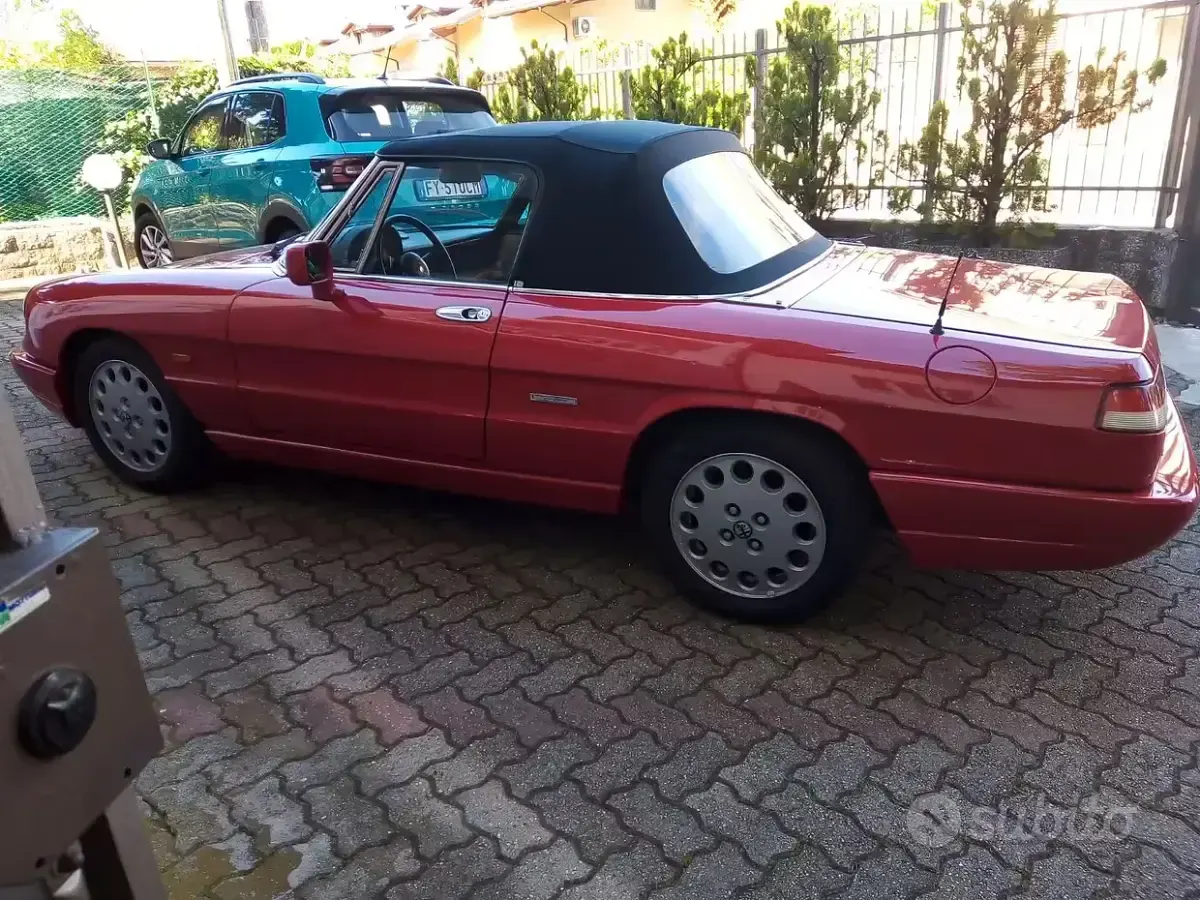 Usata Alfa Romeo Spider 106 CV (77 kW) 1990 Rosso Cabrio