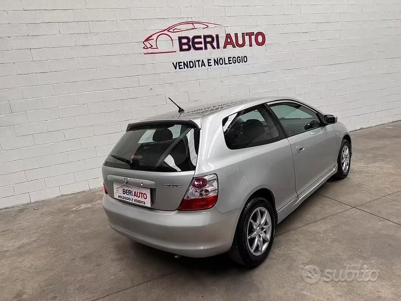 Usata Honda Civic 90 CV (66 kW) 2004 Grigio Berlina