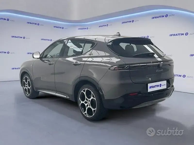 Käytetty Alfa Romeo Tonale Ti 131 HP (96 kW) 2024 Harmaa Katumaasturi