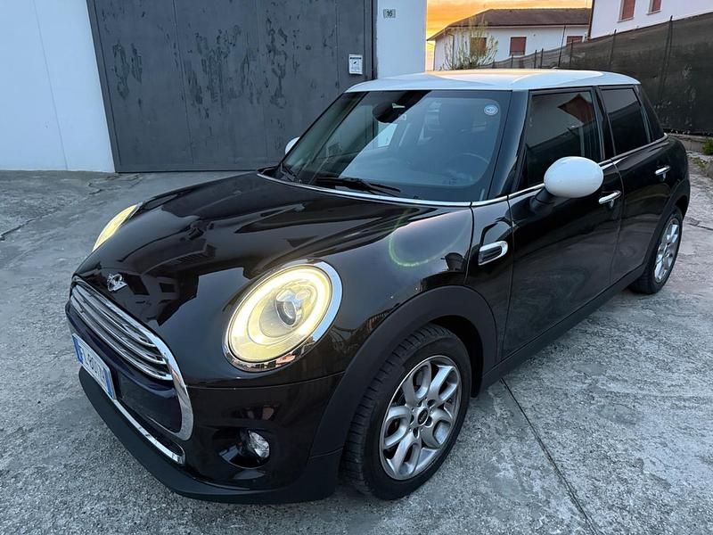 Usata Mini Cooper D 115 CV (84 kW) 2017 Nero Utilitaria