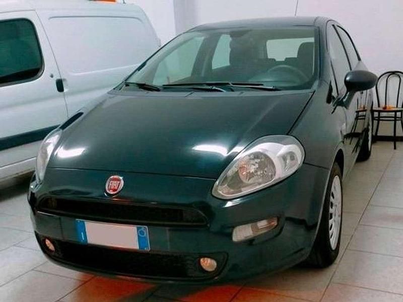 Blu/azzurro Usata 2018 Fiat Punto Lounge Tre volumi | 6400 € (Buon prezzo) - Immagine 1/4