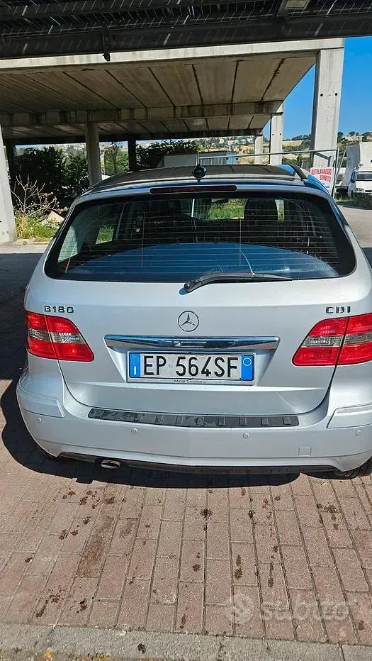 Usata Mercedes B180 116 CV (85 kW) 2011 Grigio Utilitaria