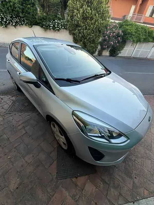 Usata Ford Fiesta 69 CV (50 kW) 2018 Grigio Utilitaria