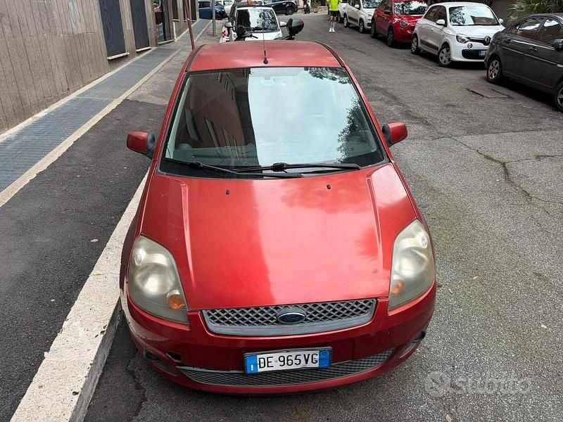 Usata Ford Fiesta 68 CV (50 kW) 2007 Rosso Berlina