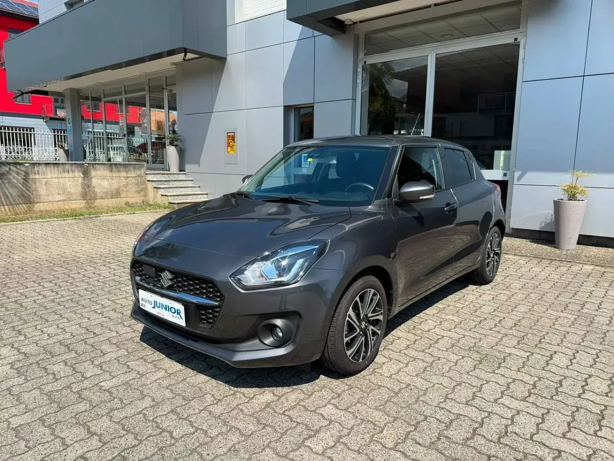 Usata Suzuki Swift 83 CV (61 kW) 2023 Grigio Utilitaria