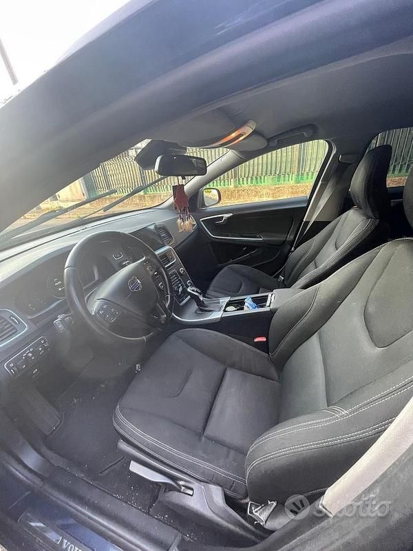 Usata Volvo V60 2014 Blu Station wagon