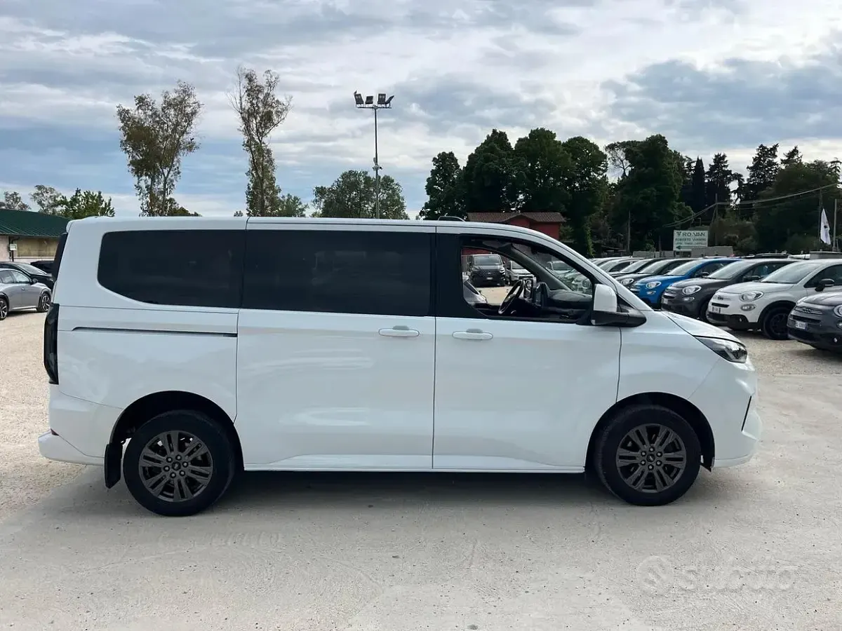 Usata Ford Tourneo Custom 150 CV (110 kW) 2024 Bianco Furgone