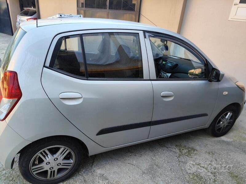 Usata Hyundai i10 66 CV (48 kW) 2010 Grigio Utilitaria
