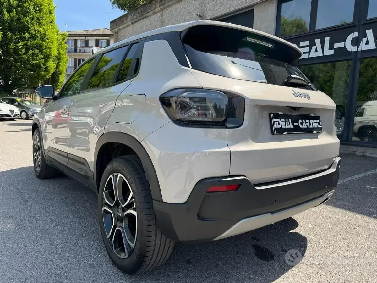 Usata Jeep Avenger Summit 101 CV (74 kW) 2025 Beige SUV