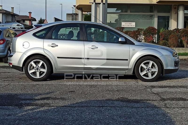 Usata Ford Focus 90 CV (66 kW) 2006 Grigio Berlina