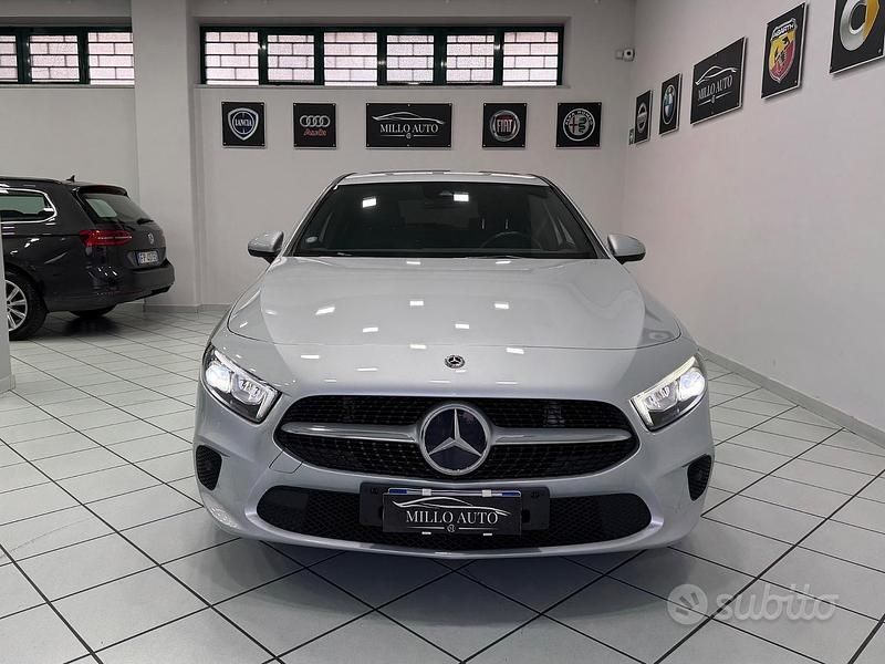 Usata Mercedes A180 116 CV (85 kW) 2019 Grigio Berlina