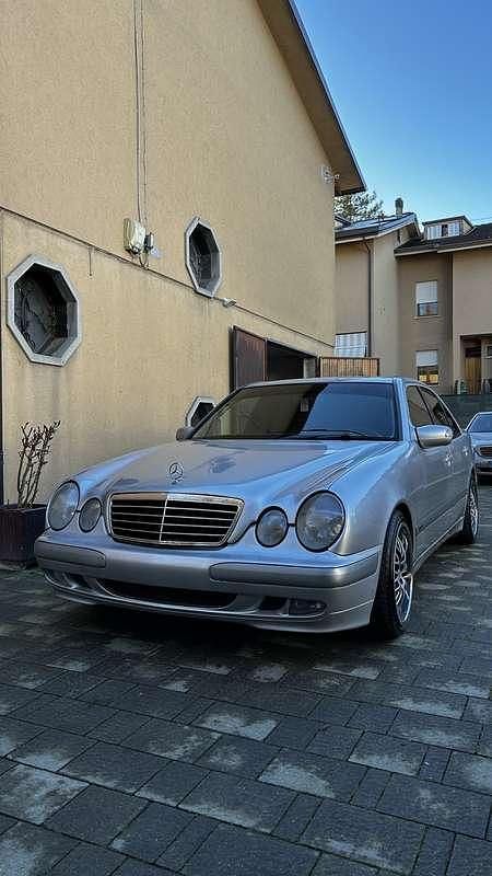 Usata Mercedes E220 Elegance 143 CV (105 kW) 2001 Berlina