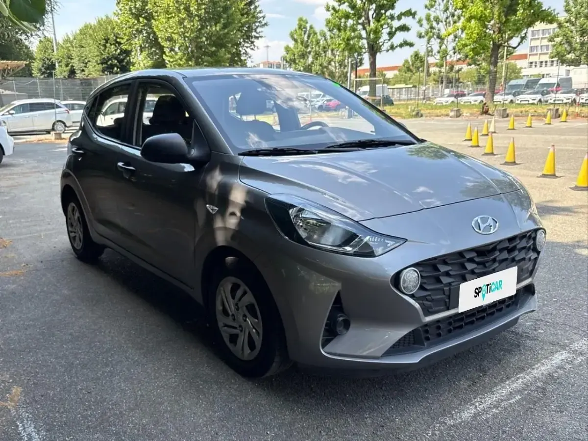 Usata Hyundai i10 Advanced 67 CV (49 kW) 2023 Grigio Utilitaria