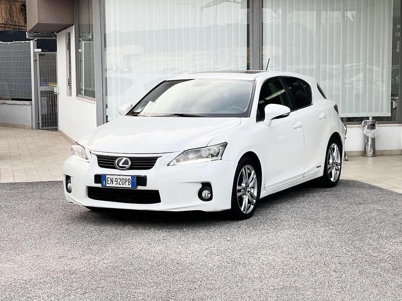 Usata Lexus CT200h 99 CV (72 kW) 2012 Bianco Berlina