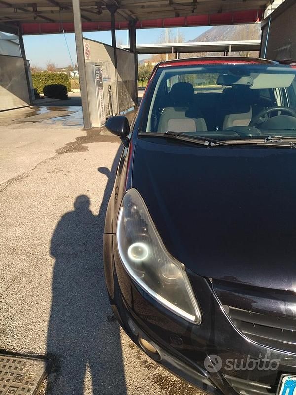 Usata Opel Corsa Sport 90 CV (66 kW) 2007 Nero Coupé