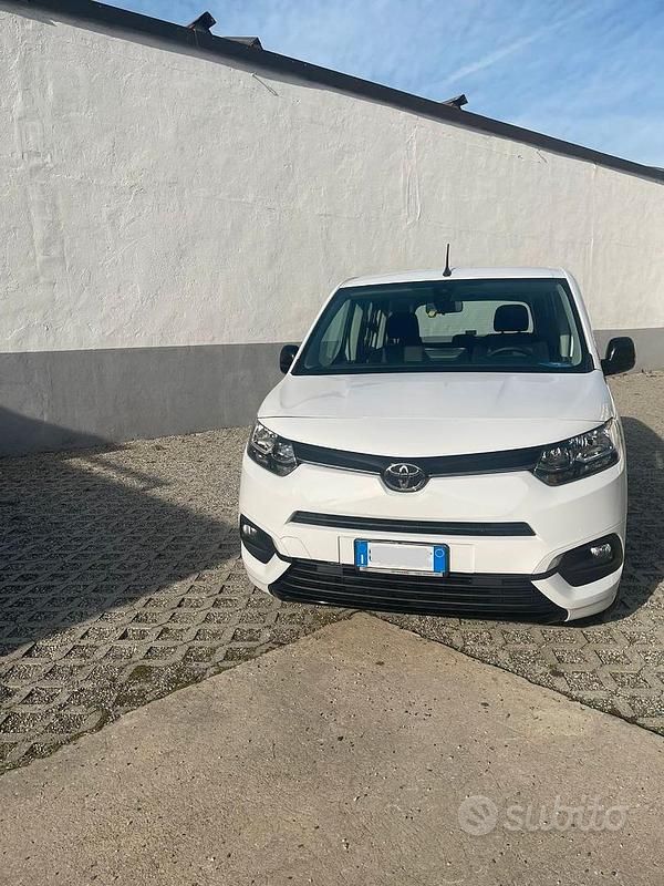 Usata Toyota Proace City City 67 CV (49 kW) 2023 Bianco Monovolume