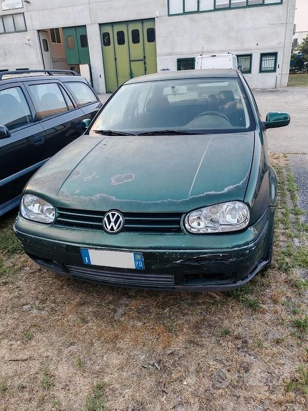 Usata VW Golf IV 100 CV (73 kW) 2001 Verde Berlina