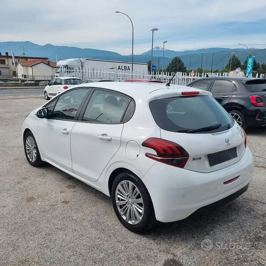 Usata Peugeot 208 Active 82 CV (60 kW) 2018 Bianco Utilitaria