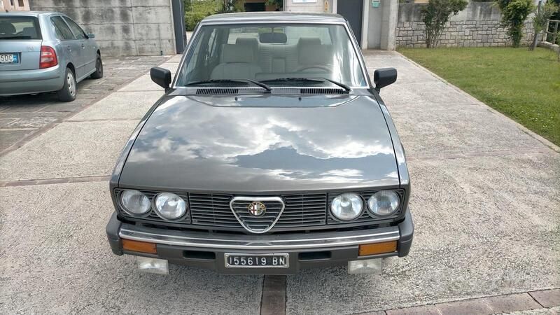 Marrone Usata 1984 Alfa Romeo Alfetta Quadrifoglio Tre volumi | 16.000 € - Immagine 1/4