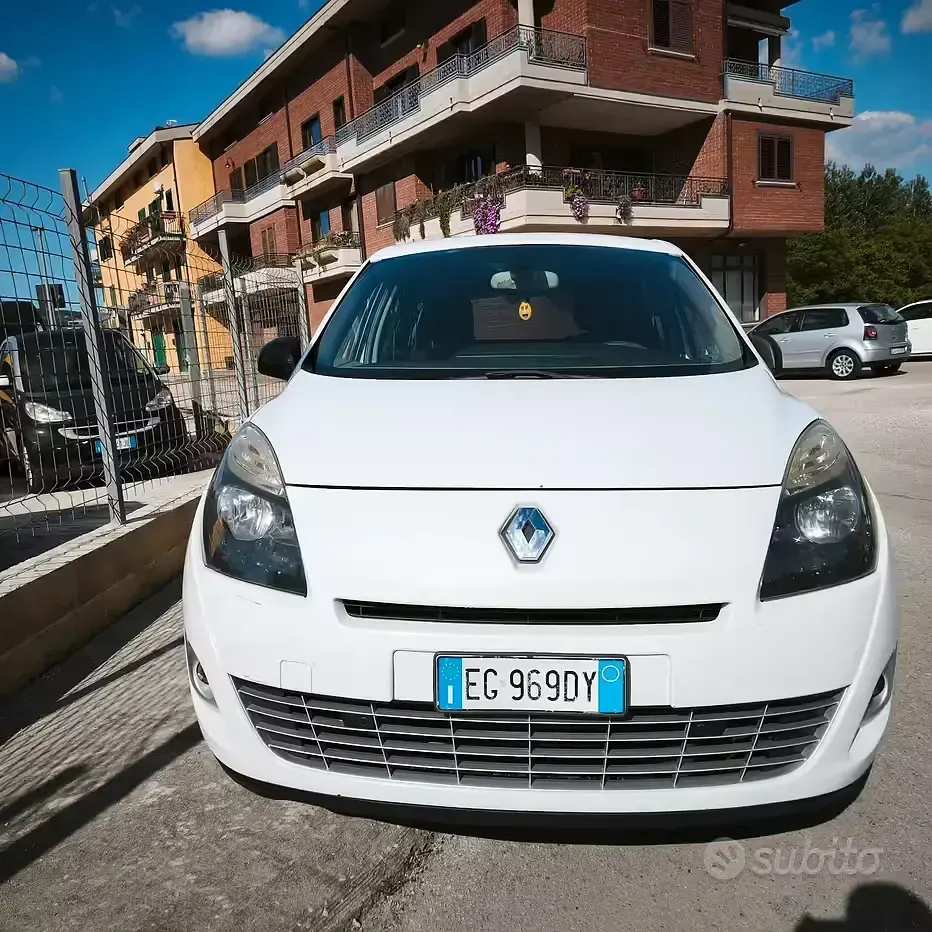 Usata Renault Scenic E-Tech Luxe 131 CV (96 kW) 2011 Bianco Monovolume