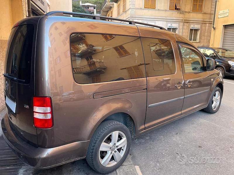 Usata VW Caddy Comfortline 102 CV (75 kW) 2011 Marrone Monovolume