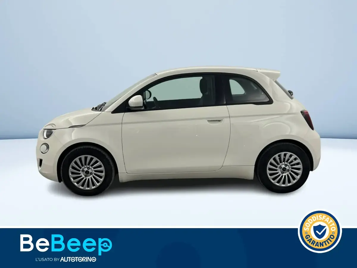 Usata Fiat 500e Red 69 kW (95 CV) 2024 Bianco pastello Berlina