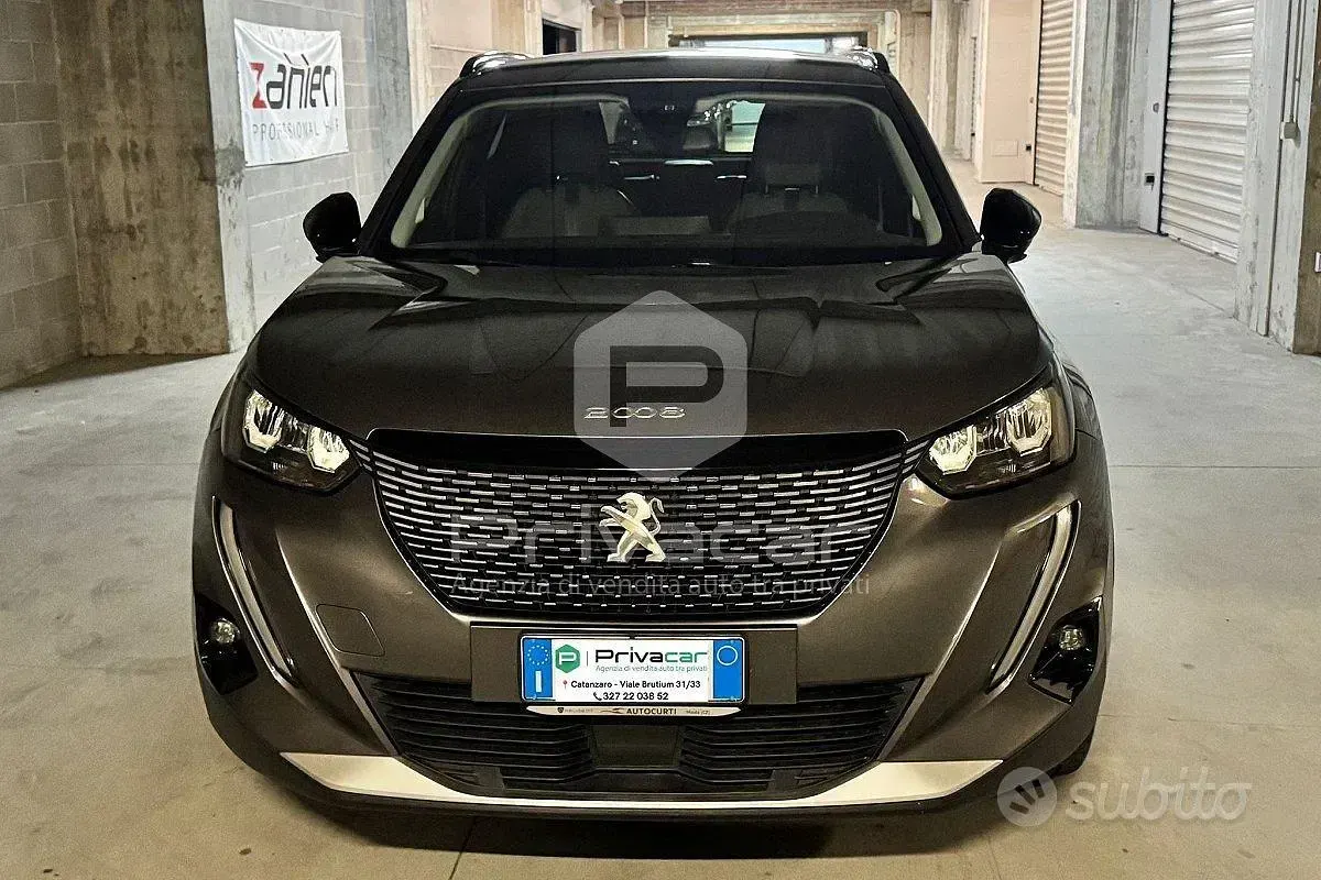 Usata Peugeot 2008 Allure 110 CV (80 kW) 2022 Grigio SUV
