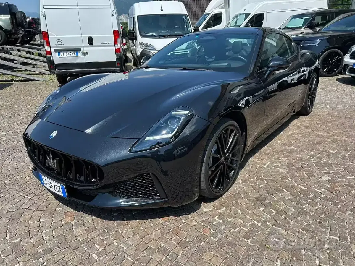 Usata Maserati Granturismo 490 CV (360 kW) 2024 Nero metallizzato Coupé