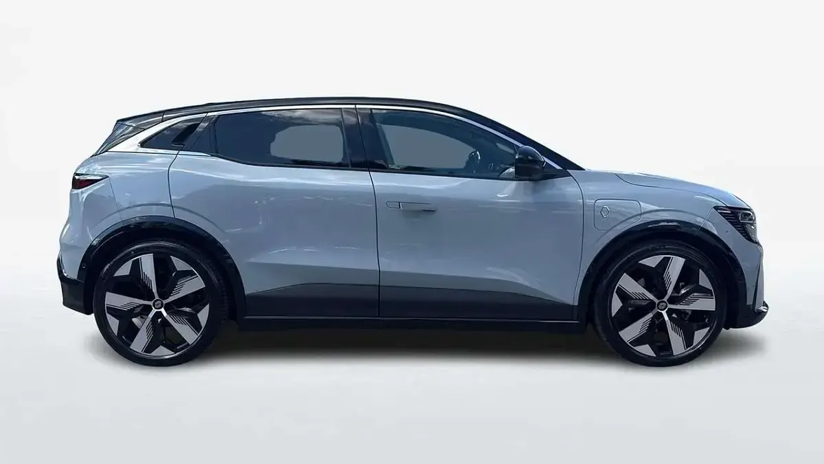 Używany Renault Megane E-Tech Techno 160 kW (218 KM) 2023 Szary Sedan/Limuzyna