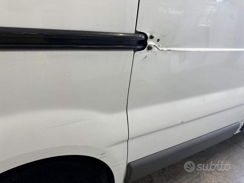 Usata Opel Vivaro 119 CV (87 kW) 2005 Bianco Monovolume