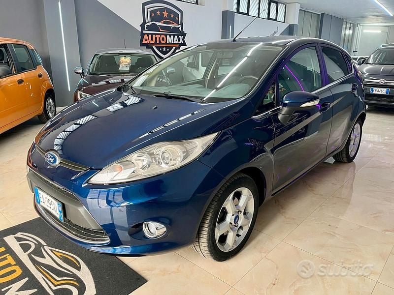 Usata Ford Fiesta Titanium 71 CV (52 kW) 2011 Blu Utilitaria